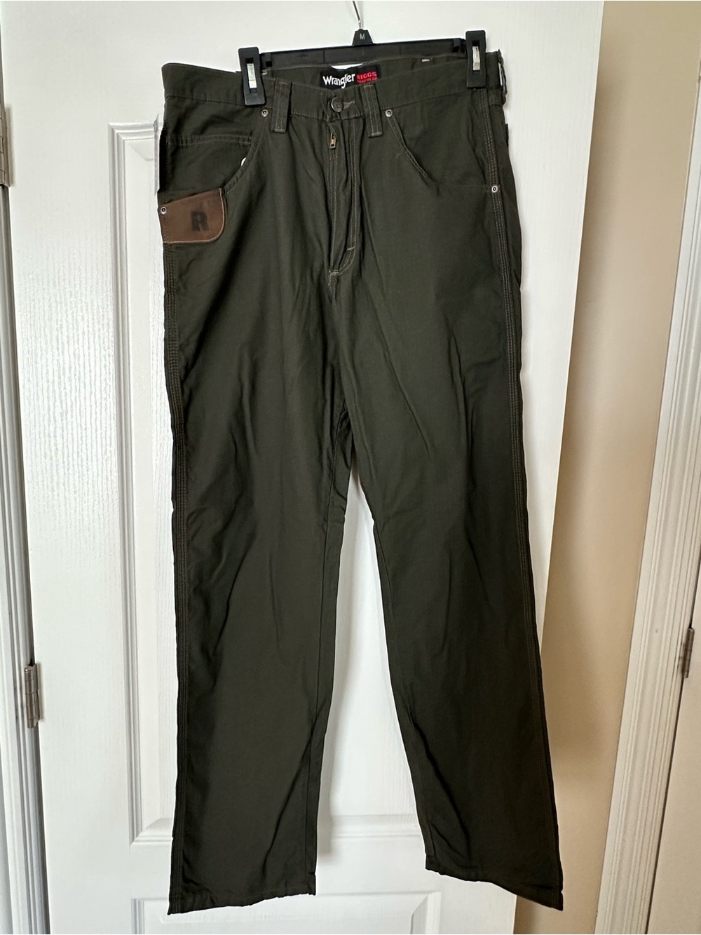 Wrangler Men's Cargo Work Pants in Dark Gray.
